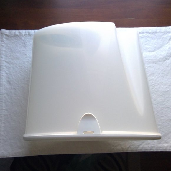 Tupperware Cereal Container - Picture 4 of 8